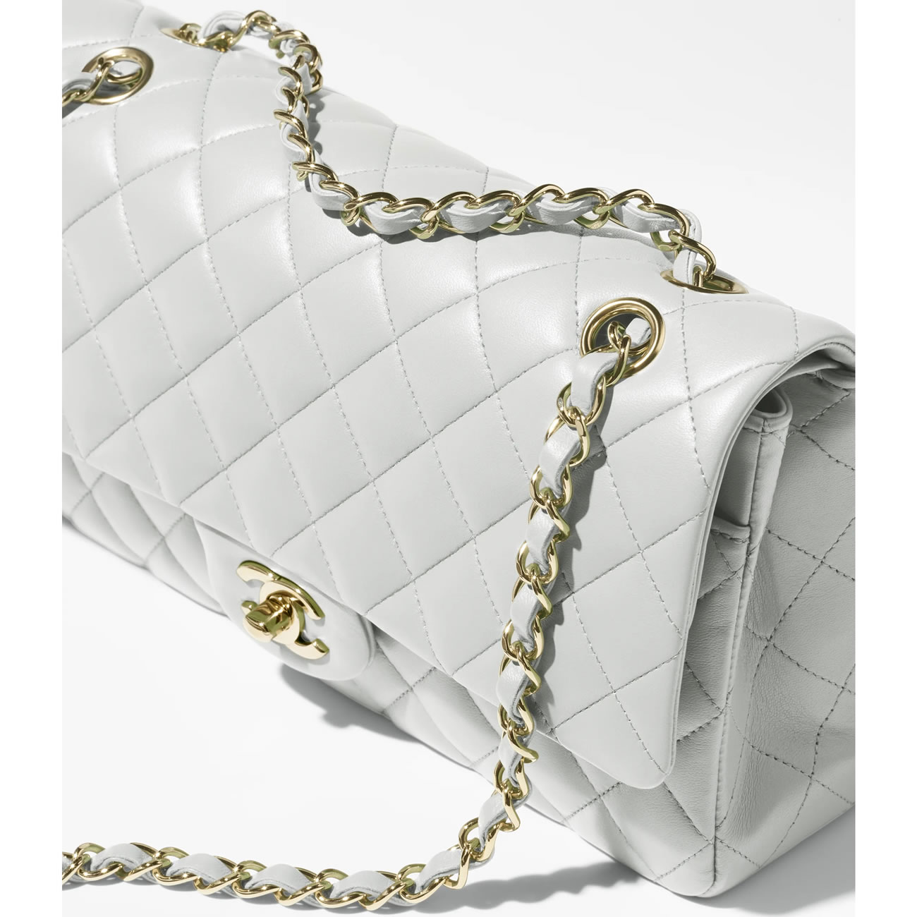 Chanel Classic Handbag 22 - kickbulk.org