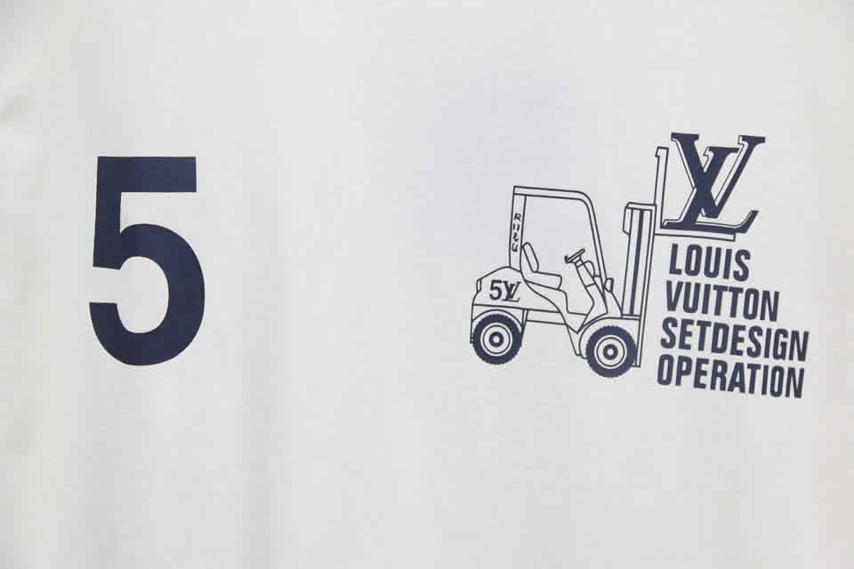 Louis Vuitton Catwalk T Shirt 2021 33 - kickbulk.org