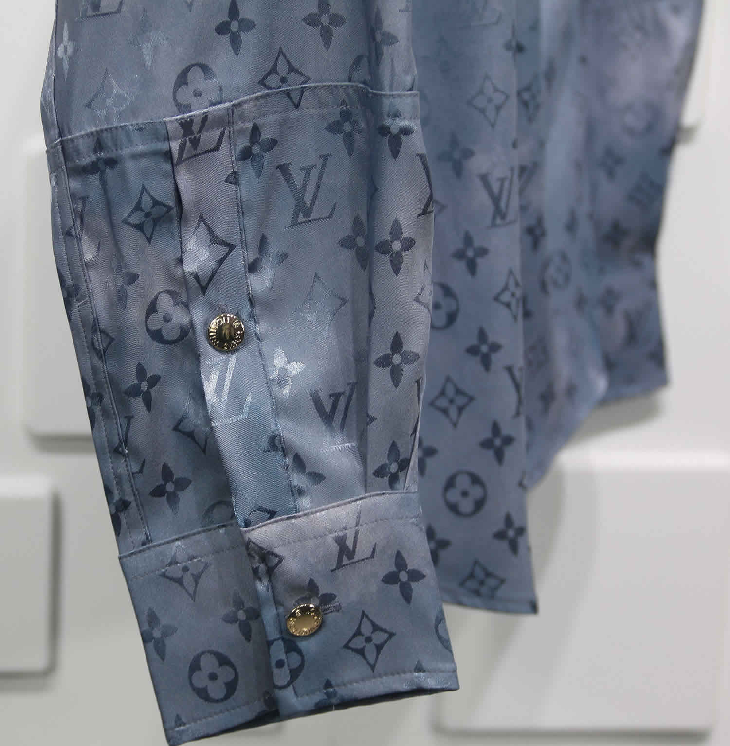 Louis Vuitton Silk Shirt 14 - kickbulk.org
